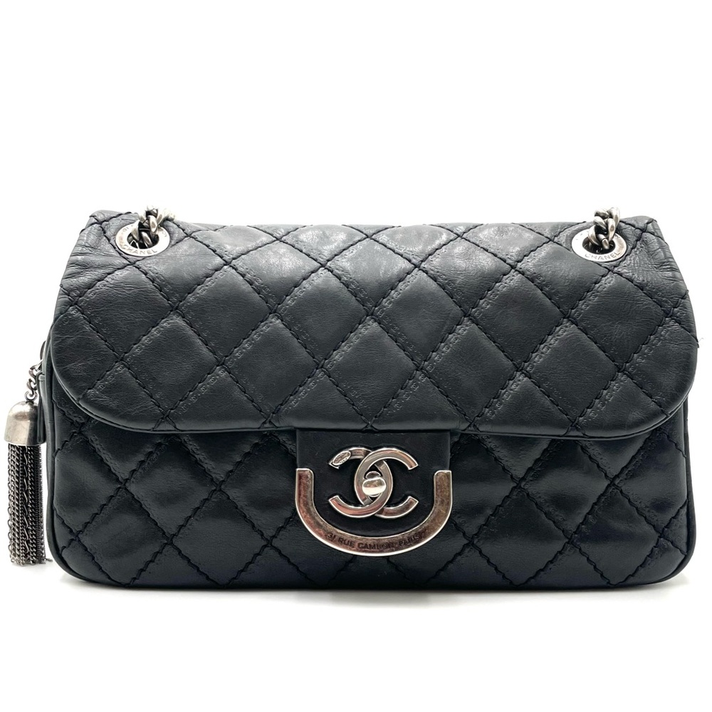 ✨$3799✨ Chanel Black Medium Calfskin Paris-Edinburgh Coco Sporran Flap